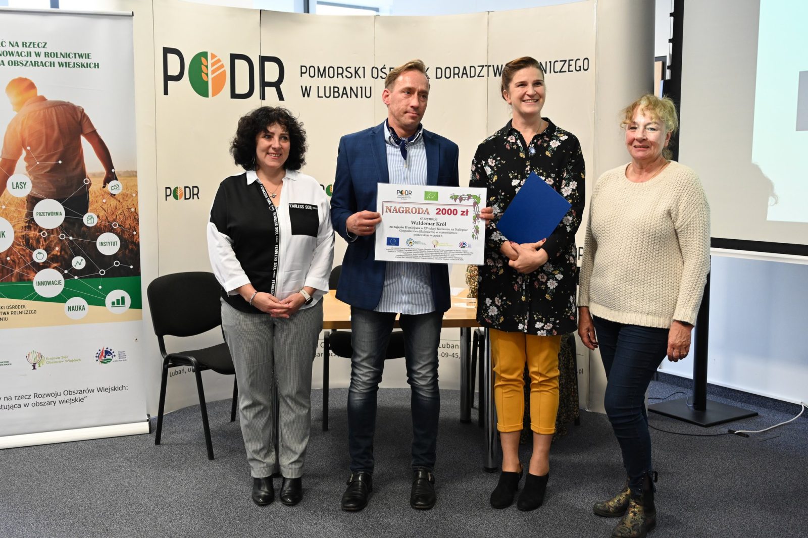 Wręczanie nagród laureatom
