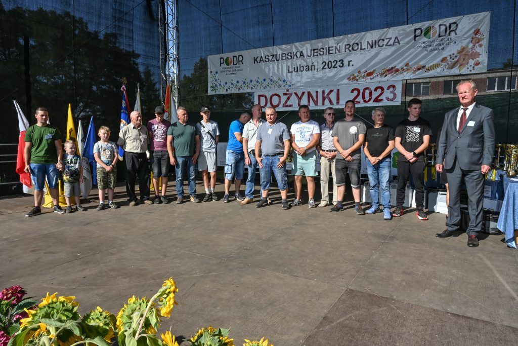 Laureaci wystawy królików oraz gołębi