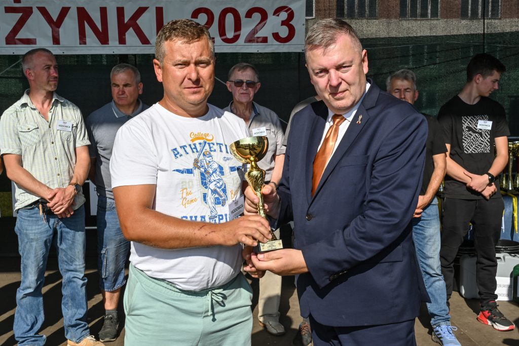 Laureaci wystawy królików oraz gołębi