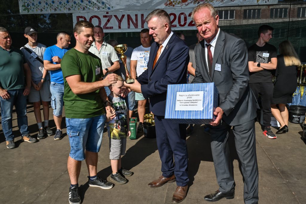 Laureaci wystawy królików oraz gołębi