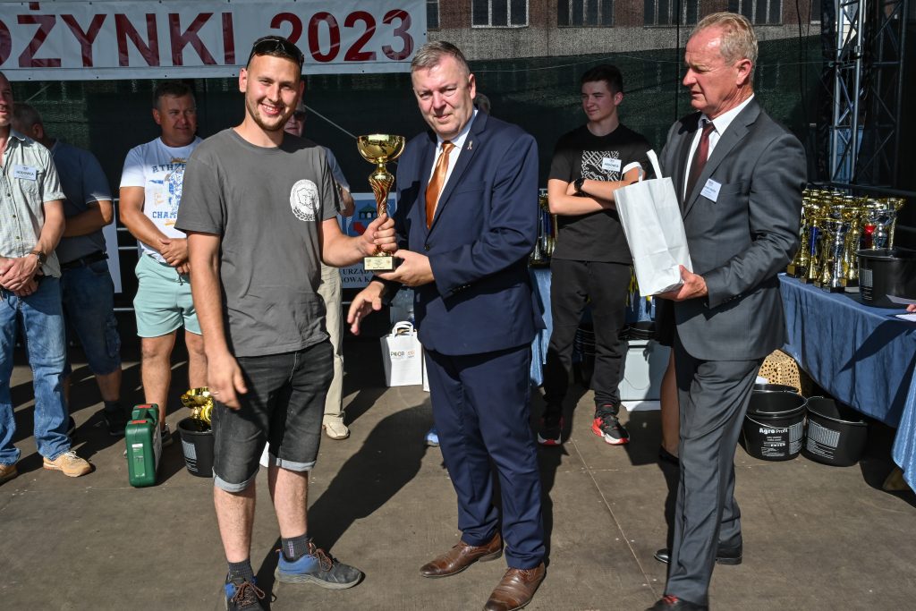 Laureaci wystawy królików oraz gołębi