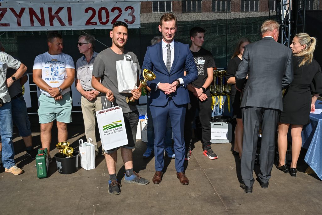 Laureaci wystawy królików oraz gołębi