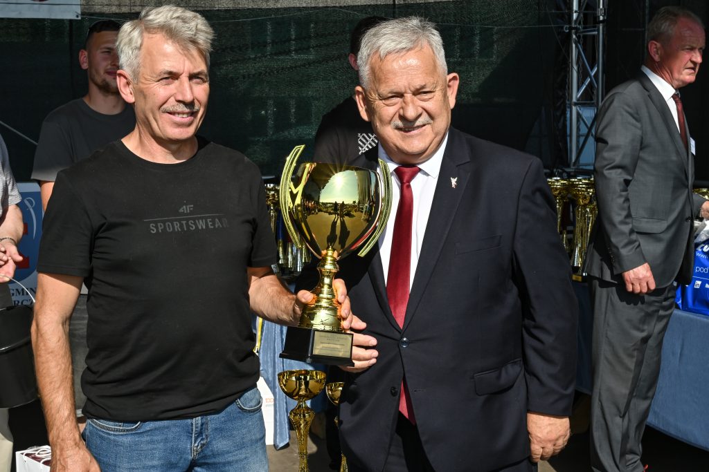 Laureaci wystawy królików oraz gołębi