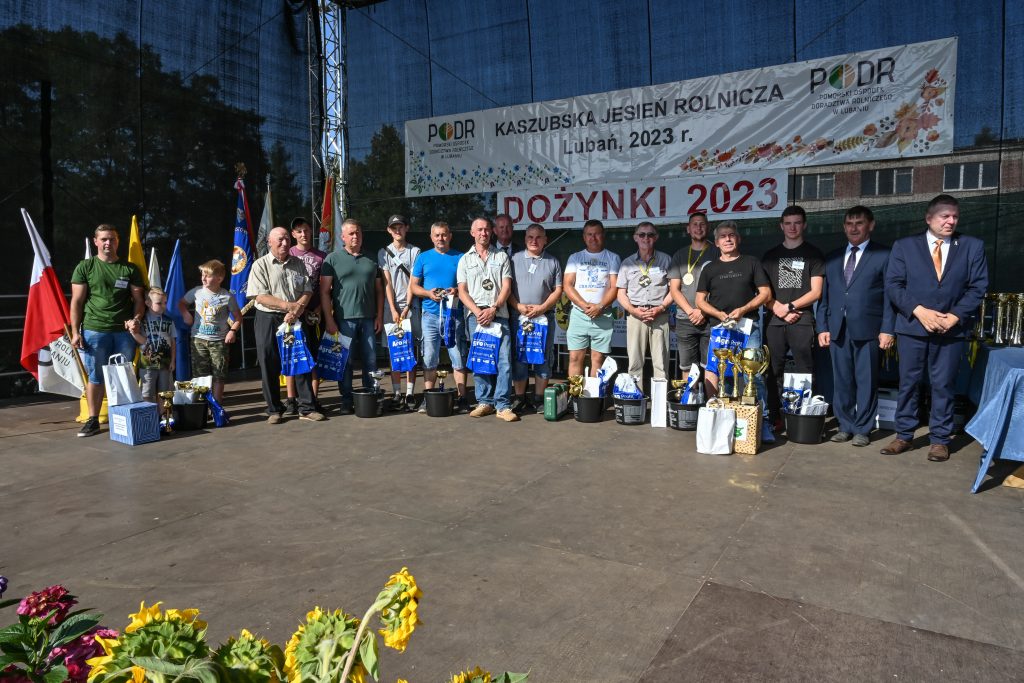 Laureaci wystawy królików oraz gołębi