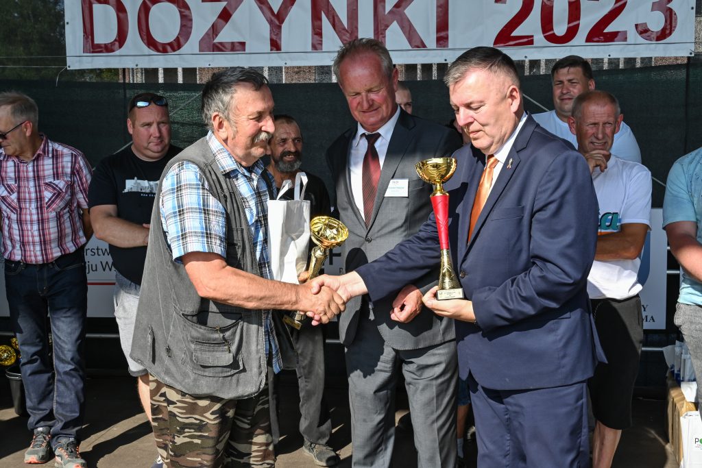 Laureaci wystawy królików oraz gołębi