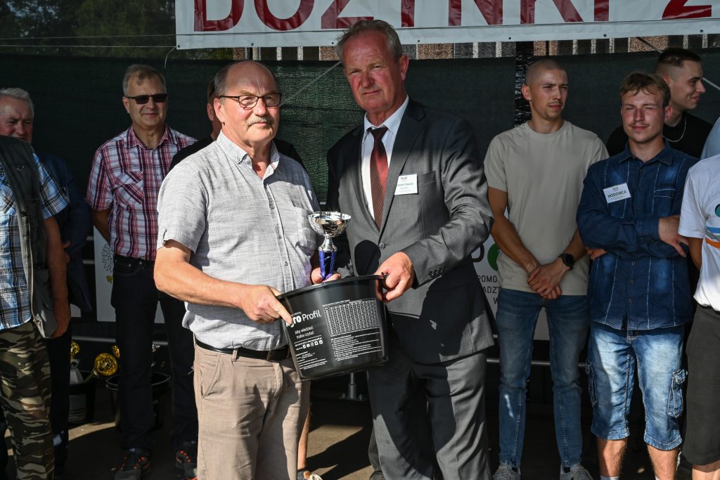 Laureaci wystawy królików oraz gołębi
