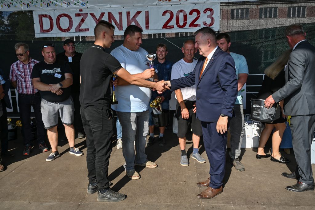 Laureaci wystawy królików oraz gołębi