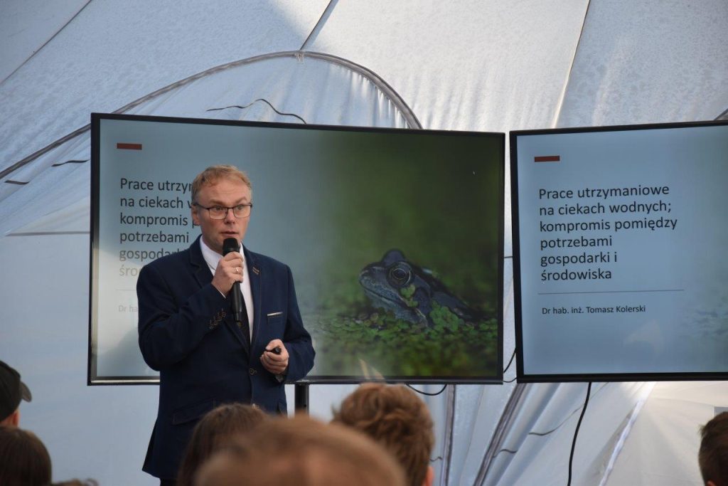 dr hab. inż. Tomasz Kolerski podczas wykładu