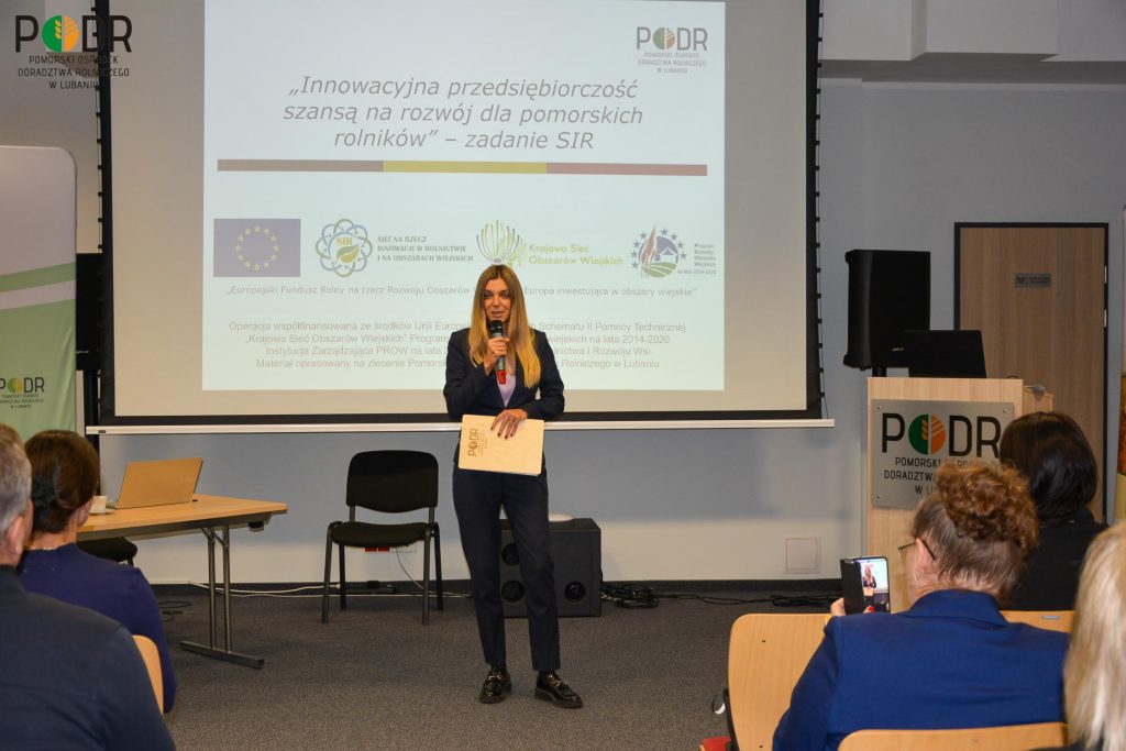 Wystąpienie p. Karoliny Wróbel z-cy dyrektora PODR w Lubaniu podczas otwarcia konferencji