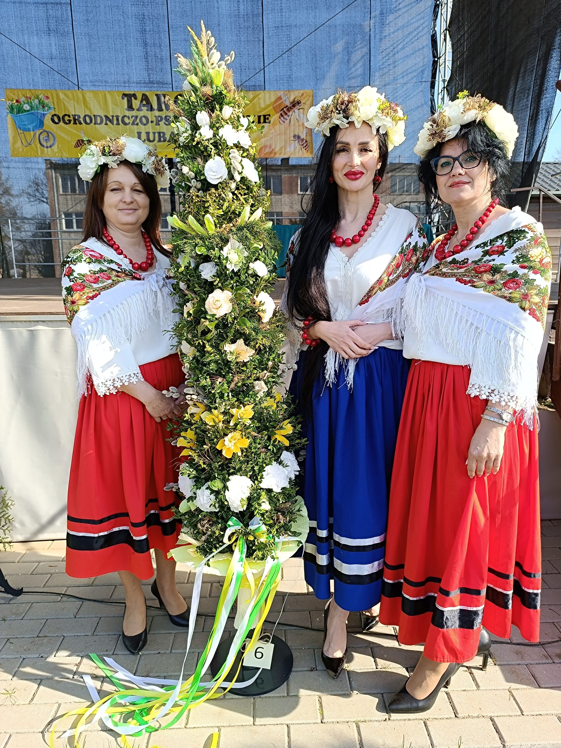 Laureat wyróżnienia w konkursu na Palmę Wielkanocną - KGW ,, Lobelia'' Borzytuchom